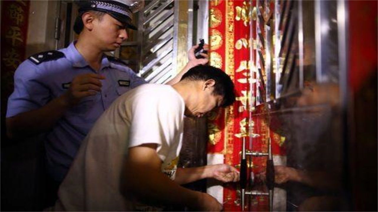 三亚请开锁师傅开了锁后，师傅为什么一般都不进门，就算主人请也不进去？